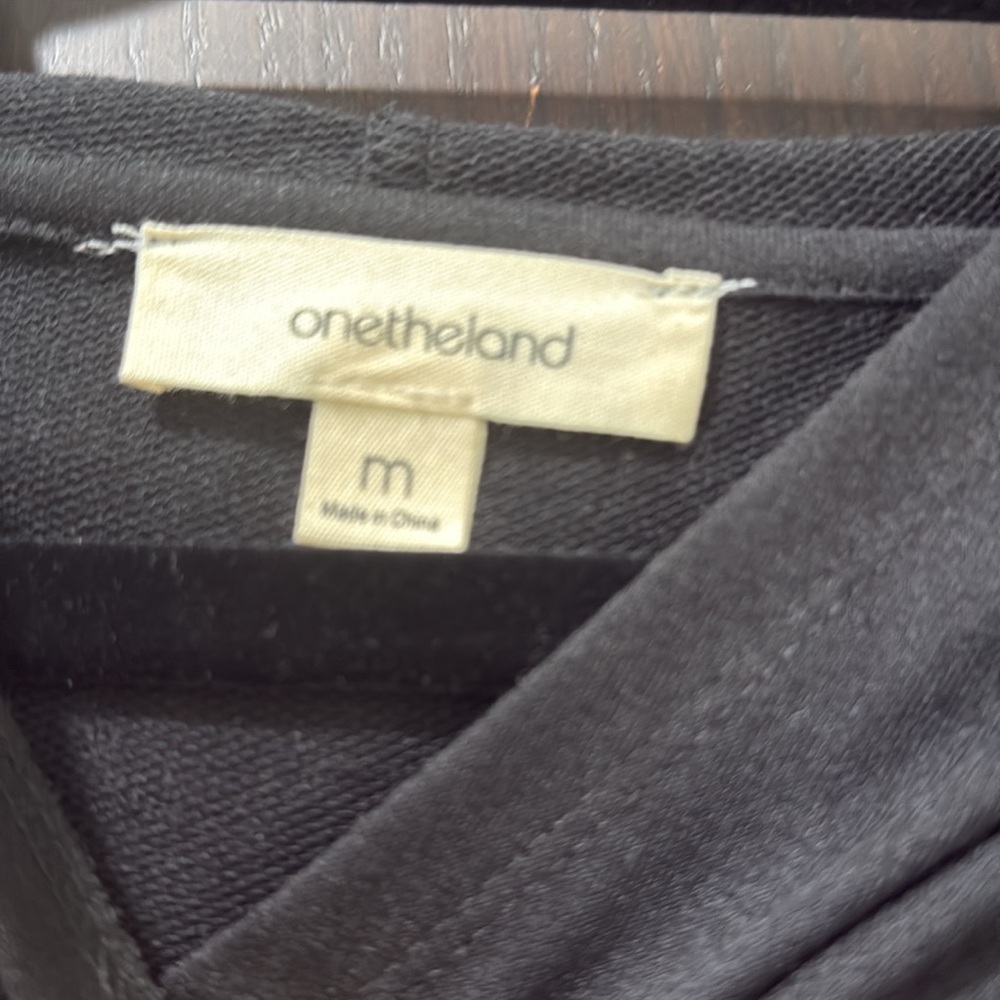 Onetheland Black Crop Hoodie - Picture 2 of 4